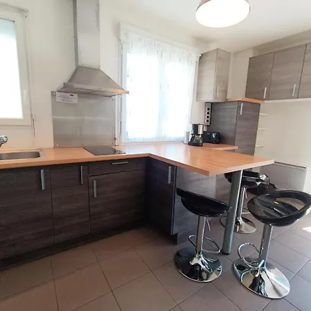 Immocite - Agreable Avec Sa Grande Agreable Terrasse Et Terrain Clos ! Mae-6694 公寓 艾克斯莱班