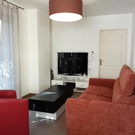 Immocite - Agreable Avec Sa Grande Agreable Terrasse Et Terrain Clos ! Mae-6694 Διαμέρισμα *