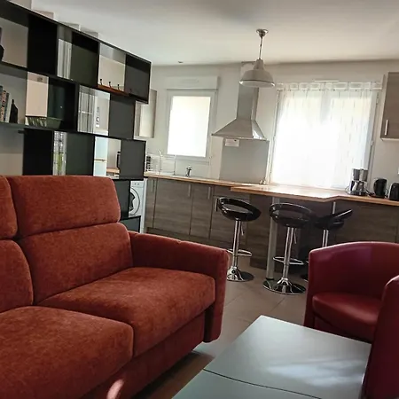 Immocite - Agreable Avec Sa Grande Agreable Terrasse Et Terrain Clos ! Mae-6694 Apartman