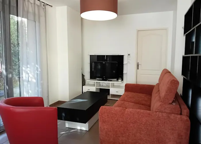 Immocite - Agreable Avec Sa Grande Agreable Terrasse Et Terrain Clos ! Mae-6694 Διαμέρισμα *