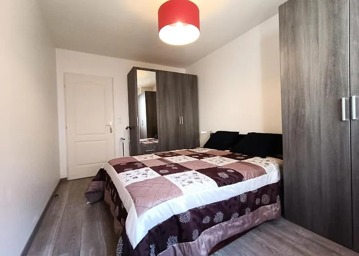 Διαμέρισμα Immocite - Agreable Avec Sa Grande Agreable Terrasse Et Terrain Clos ! Mae-6694 *