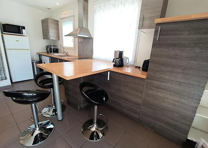 Διαμέρισμα Immocite - Agreable Avec Sa Grande Agreable Terrasse Et Terrain Clos ! Mae-6694 *